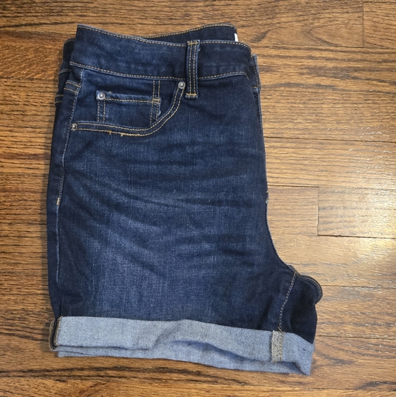 Shorts - Picture 3 of 3